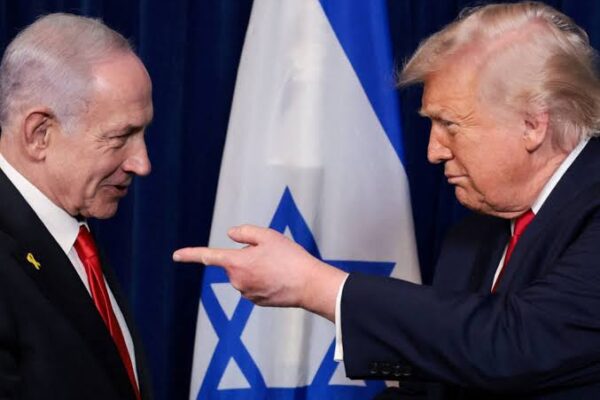 Israeli Prime Minister Benjamin Netanyahu and US President Donald Trump meeting at the White House during Iran war discussions.