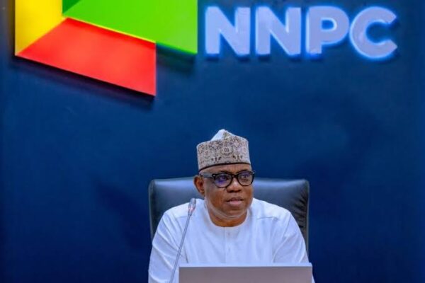 NNPC Group CEO Bayo Ojulari welcomes more than 1,000 newly deployed employees after a year-long internship programme.