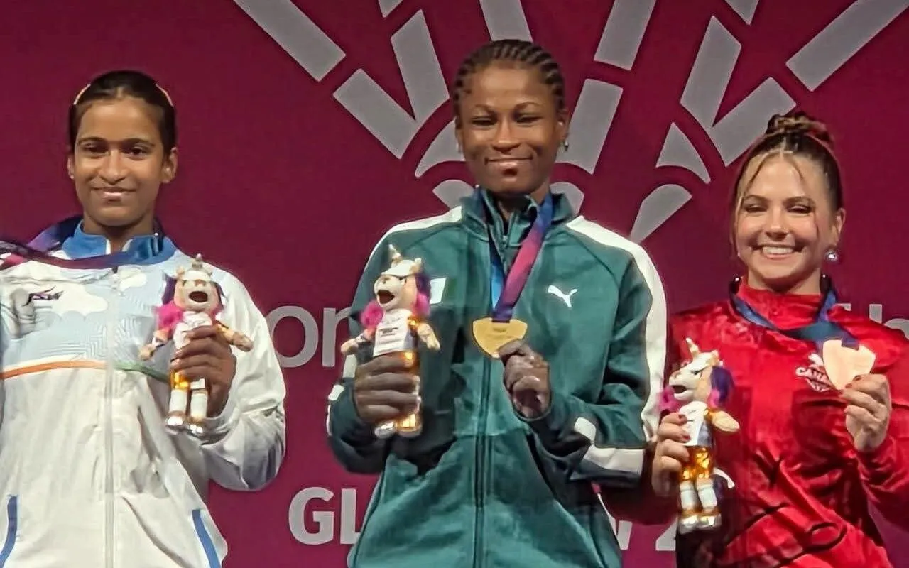 Onome Omolola Didih celebrates after winning gold in the women's 53kg weightlifting event at the 2026 Commonwealth Games.