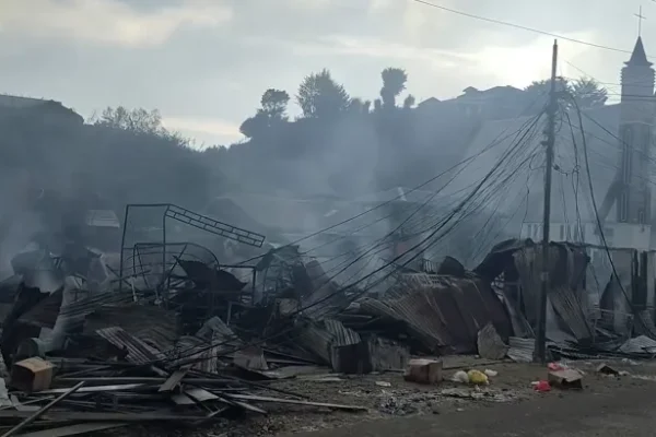 Fire destroys market and houses in Papua Indonesia