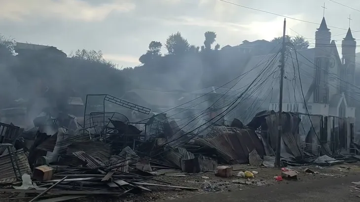 Fire destroys market and houses in Papua Indonesia
