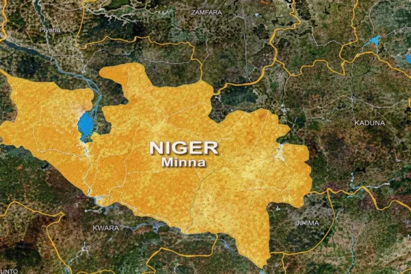 Niger State Governor Mohammed Umaru Bago presenting financial assistance to families of deceased miners and survivors